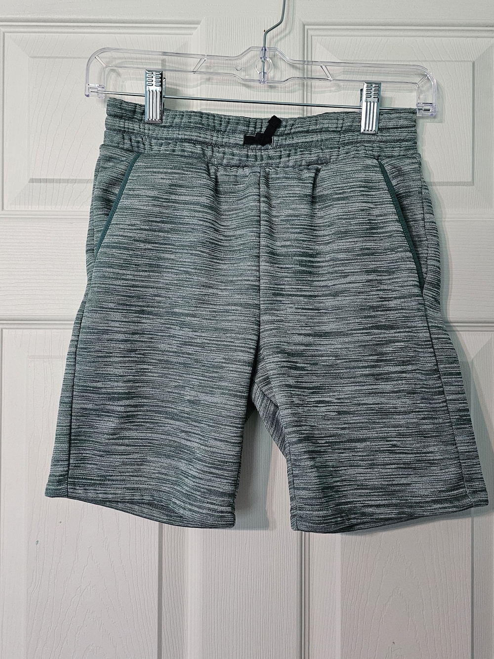 Zella Boys Size 8 Athletic Shorts in Green & Black Like New